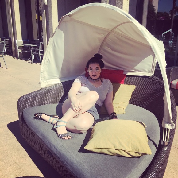 Meet your Posher, Bri - Picture 2 of 4